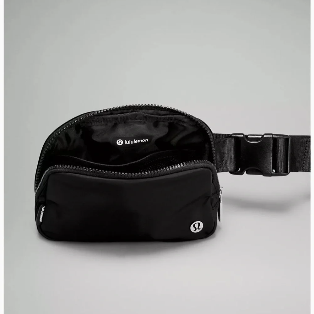 NEW ❤️ Lululemon • Everywhere Belt Bag Black - Picture 4 of 10